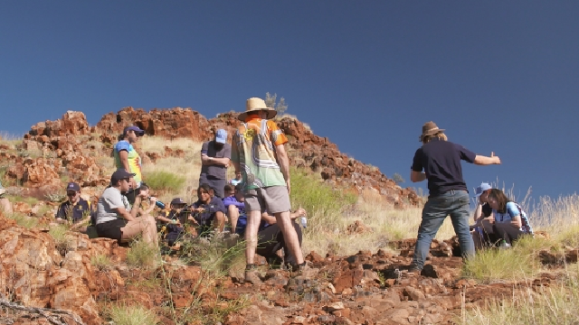Students get hands-on fossil hunting experience in Pilbara